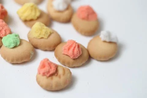 Belly button iced gem biscuits on white background Foto stock