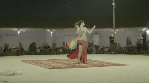 Belly dancer in Dubai dinner show Vídeos de archivo 249573055