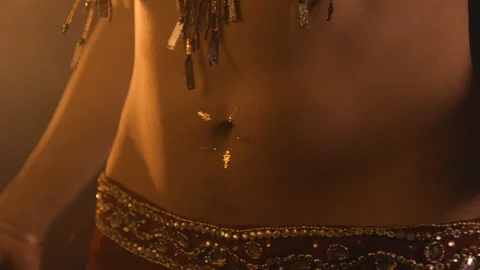 Belly dancer slow motion, warm oriental mood with smoke Vídeos de archivo 91498194