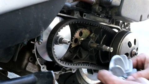 Belt replacement scooter. continuously variable transmission (CVT) Stock Footage 91668300