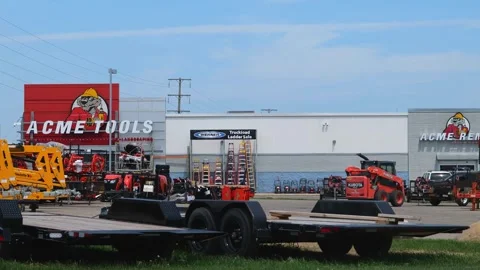 BEMIDJI, MN - 3 JUN 2023: Acme Tools storefront and parking lot. Stock Footage 251756873