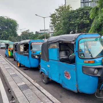 "bemo" queue, public transportation with three wheels waiting for passengers Stock Photos