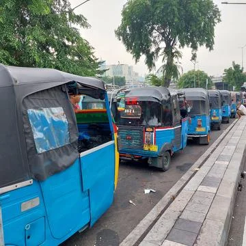 "bemo" queue, public transportation with three wheels waiting for passengers Stock Photos