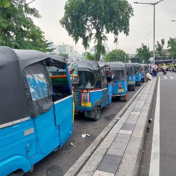 "bemo" queue, public transportation with three wheels waiting for passengers Stock Photos