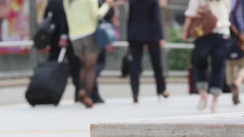 Bench in the crowd Video stock 161914286