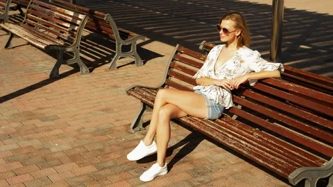 Bench model 스톡 동영상 107604674