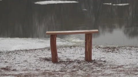 Bench on the shore 動画素材 44787740