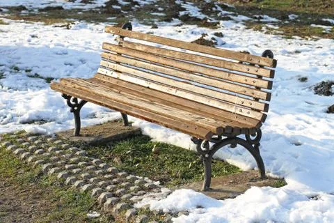 Bench in snow Stock-Fotos