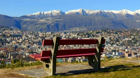 Bench with Snowcapped Mountain View in a Sunny Day and Cityscape Stockbeeldmateriaal 191953849