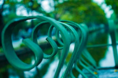 Bench under the tree in the Botanic Gardens in Chiangmai Thailand Foto stock
