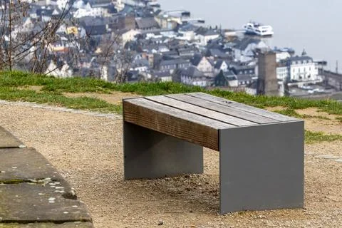 Bench at a viewing point with a view of Rüdesheim am Rhein Stock Photos