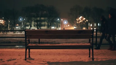 Bench in the waterfront in the winter night with wolking peoples Vídeo Stock 83851604