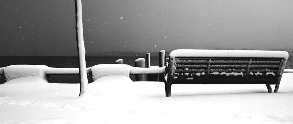 Bench in winter 스톡 사진