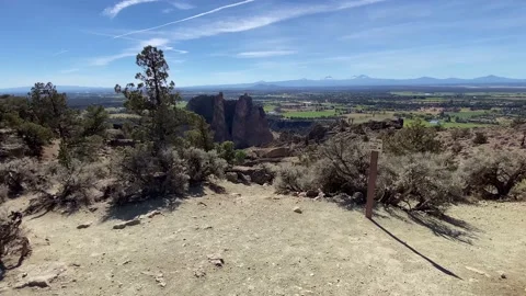 Bend Oregon from Misery Trail in Smith Rock State Park 스톡 동영상 170718588