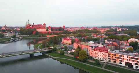 Bend of the Vistula River, Castle and bridge Stock Footage 130563354