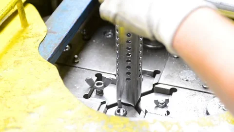 Bending metal sheet by sheet bending machine. 動画素材 82065995