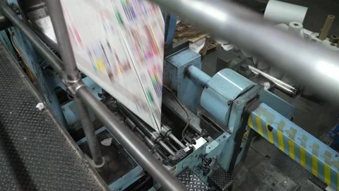 Bending newspaper sheets on machine. Printing house. New newspapers are printed Stockbeeldmateriaal 171400606