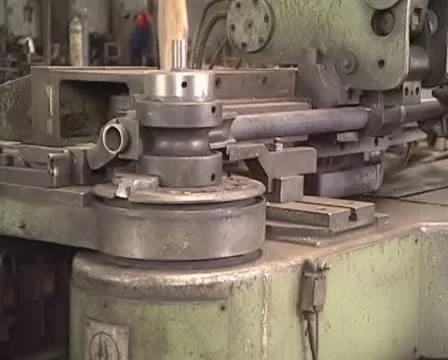 Bending pipes Stockbeeldmateriaal 10718122