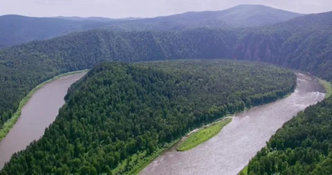 Bending the river, flying a drone Stock Footage 171040800