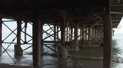 Beneath the Pier 库存影片 11054349