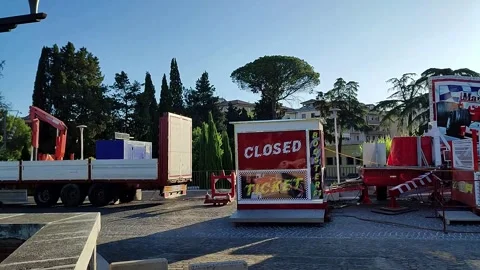 Benevento - Giostre in via Grimoaldo Re la mattina presto Stock Footage 312375011