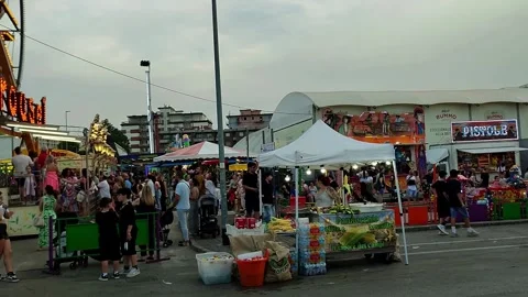 Benevento - Giostre in Via Vetrone la sera Video stock 311364302