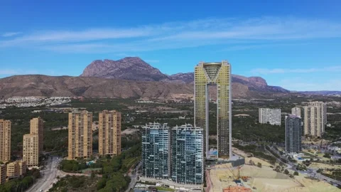 Benidorm cityscape featuring Intempo skyscraper and mountains. Aerial, Pullback Stock-Footage 333894724
