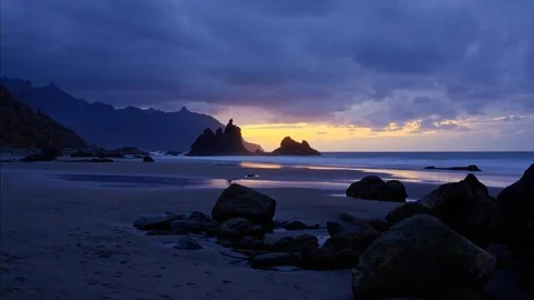 Benijo-beach-teneriffa-beach-clouds-sunset-timelapse-night-sea Video stock 85475222