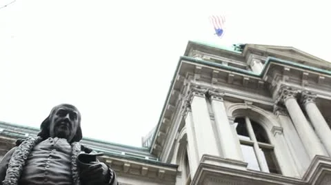 Benjamin Franklin Statue in front of Old City Hall in Boston 스톡 동영상 12113241