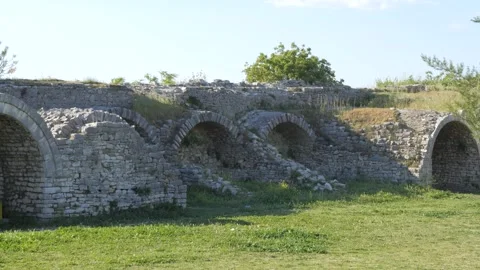 Berat Castle Vaulted Stone Arches and Ruined Walls on Grass Albania Vídeos de archivo 345087783