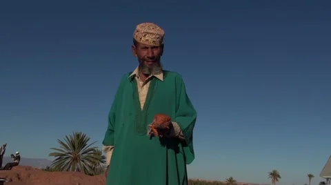 Berber and his Lizard with tail thorny  in Morocco Stock Footage 52932045