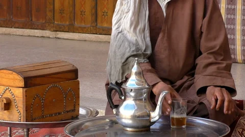 Berber man drinking his tea at home Vídeos de archivo 63416193