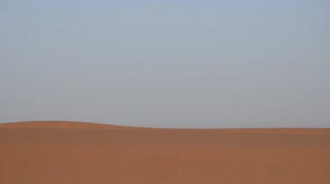 A berber walking on a sand dune with his caravan of camels Vidéo 49443892