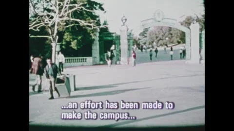 BERKELEY - 1976 - A man on a wheelchair is seen near the entrance of the Vidéo 340587316