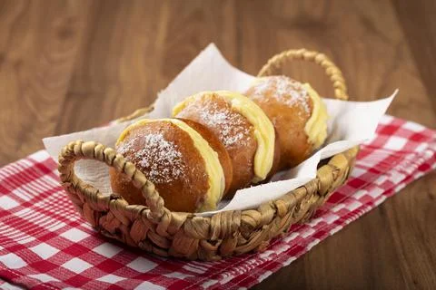 Berlin balls. Bread stuffed with icing cream. Foto stock