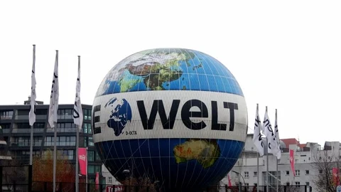 Berlin, berlin, germany - 08 12 2022: the famous welt balloon in berlin 4k 30 Stockbeeldmateriaal 322192176