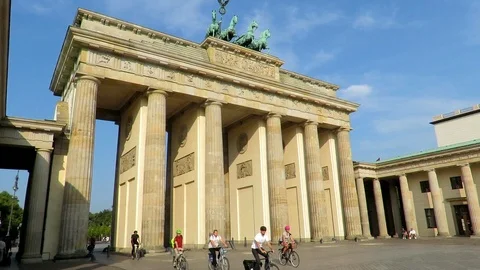 Berlin - The Brandenburg Gate with cyclists riding through the columns. Video stock 99237828