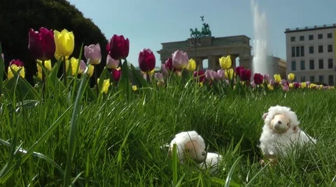 Berlin, Brandenburg Gate, Easter Stock Footage 58861552