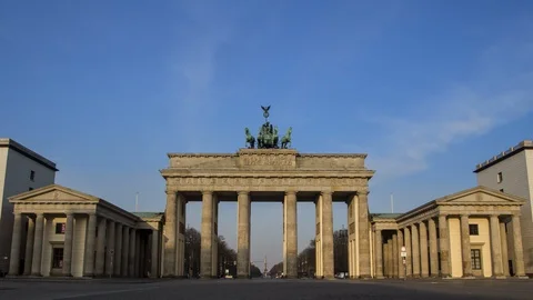 Berlin, Brandenburg Gate time lapse at sunrise Vidéo 127305358