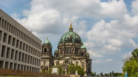 Berlin Cathedral with cloudy sky hyperlapse tracking shot Stock-Footage 76192924