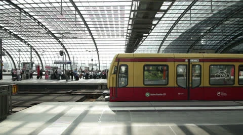 Berlin central station platform time-lapse Stock Footage 24765612