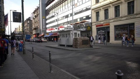 Berlin - Checkpoint Charlie Video stock 113970133