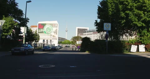 Berlin City intersection at Schiffbauerdamm and Luisenstraße, Timelapse 2015 4K 库存影片 310396973