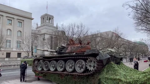Berlin: Destroyed Russian T-72 tank opposite the Russian Embassy, 4K Video stock 234045213