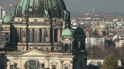 Berlin Dom nah, S-Bahn Stockbeeldmateriaal 99354416