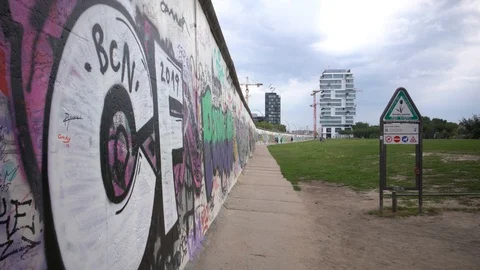 Berlin - The east side gallery Video stock 114019082