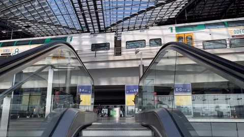 Berlin: Escalator at Central Train Station during labour union strike, 4K Stock Footage 267118680