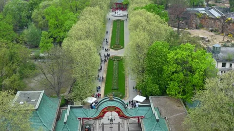 Berlin, Germany 04.20.2025 High-Angle View of Zoo Walkway and Pavilion 스톡 동영상 307140201