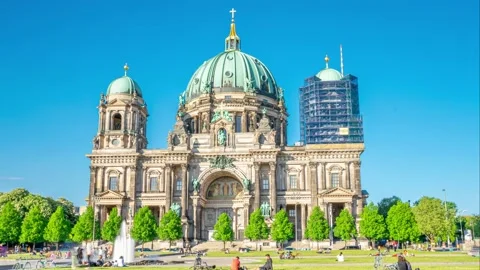 Berlin, Germany 2020-hyperlapse of Berlin Cathedral in Berlin in beautiful 스톡 동영상 151226453