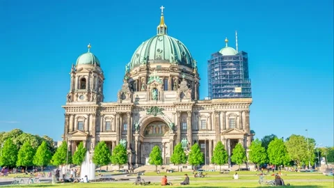 Berlin, Germany 2020-hyperlapse of Berlin Cathedral in Berlin in beautiful 库存影片 151226482